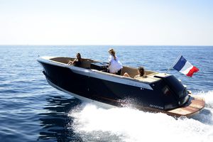 outboard center console boat