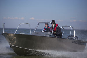 outboard center console boat