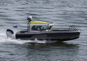 outboard center console boat