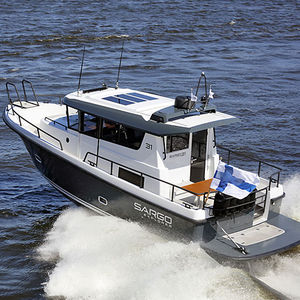 inboard express cruiser / twin-engine / hard-top / explorer
