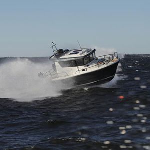 inboard cabin cruiser