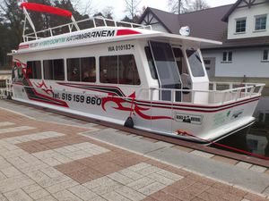 sightseeing boat