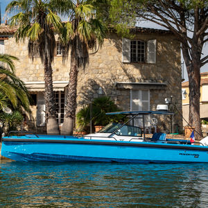 outboard center console boat