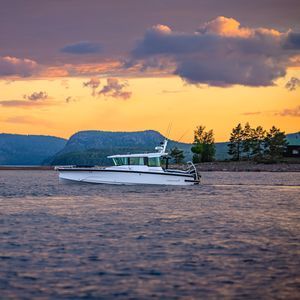 outboard cabin cruiser