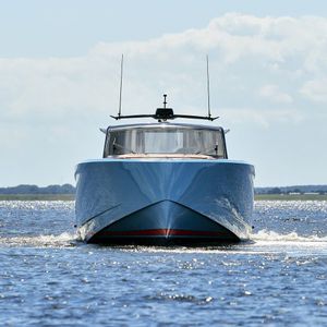 cruising motor yacht