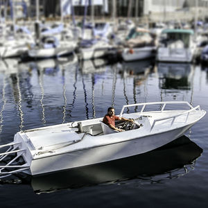 hydro-jet center console boat