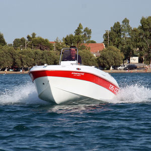 outboard center console boat