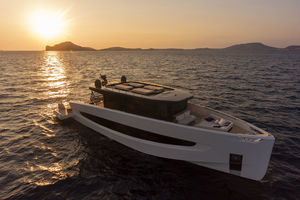 cruising motor yacht