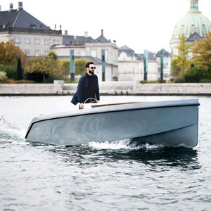 outboard center console boat