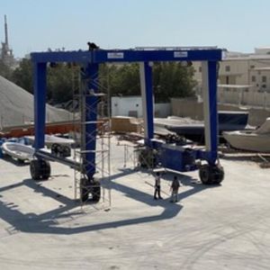 remotely controlled travel lift