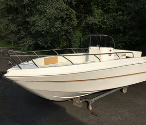 outboard center console boat