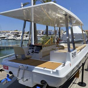 outboard center console boat