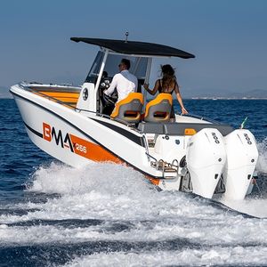 outboard center console boat