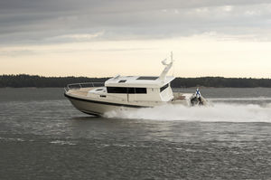 inboard express cruiser