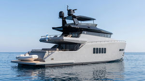 cruising motor yacht