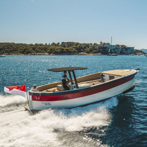 inboard center console boat