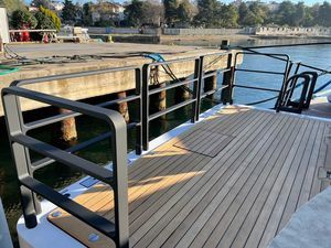yacht handrail