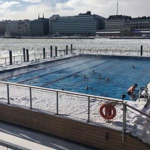 floating swimming pool