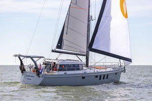 cruising sailing yacht