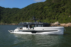 cruising motor yacht / flybridge / open / 4-cabin