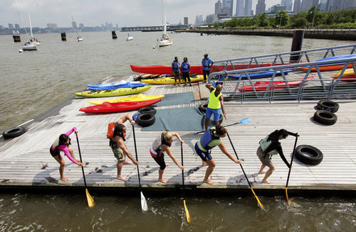 Floating dock - Pier 66 NYC - International Marine Floatation Systems, Inc. (IMFS) - mooring / canoe/kayak / concrete