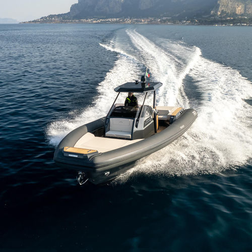 Inboard inflatable boat - R11 EFB - RENIER - twin-engine / rigid / center console