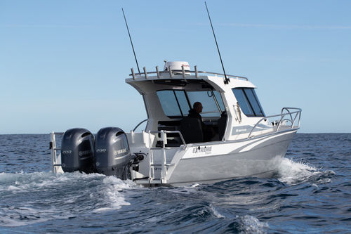 Outboard walkaround - 915  - Extreme Boats EU Ltd. - twin-engine / wheelhouse / sport-fishing