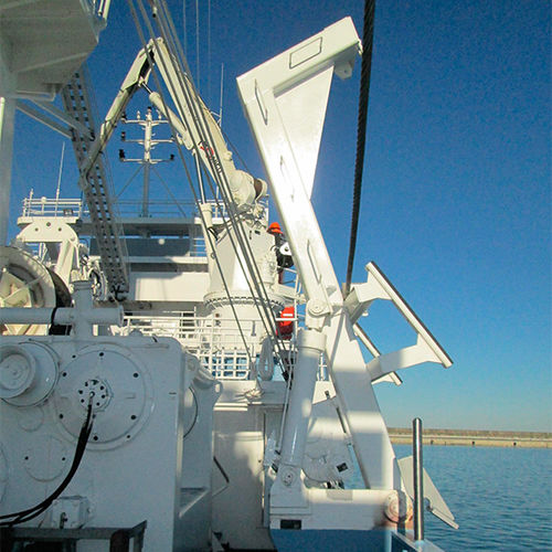 Work boat davit TH COMPANY hydraulic / retractable