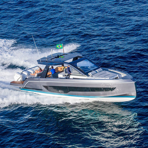 Outboard express cruiser - V44 - Schaefer Yachts - triple-engine / hard-top / 14-person max.