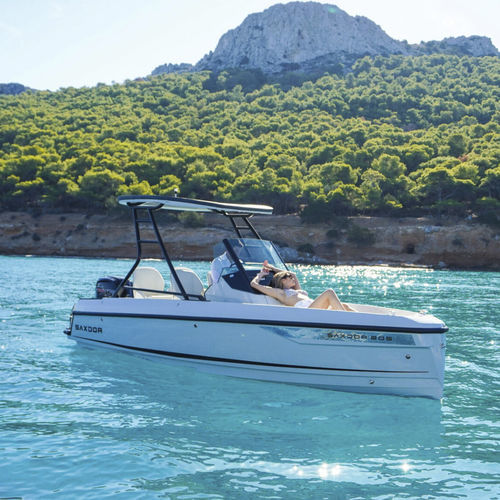 Outboard center console boat - 205 - Saxdor Yachts Oy - stepped hull / 6-person max. / with cabin