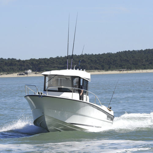 Outboard center console boat - OSTREA 800 - OCQUETEAU - with enclosed cockpit / sport-fishing / 8-person max.