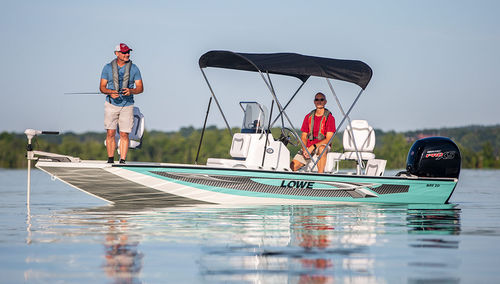 Outboard bay boat - 20 Bay - Lowe - center console / open / sport-fishing