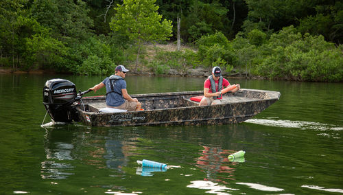 Outboard jon boat - Roughneck 1660 Deluxe Tiller - Lowe - side console / open / sport-fishing