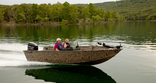 Outboard bass boat - FM 165 PRO SC POLY CAMO - Lowe - side console / sport-fishing