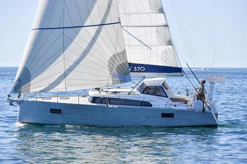 Cruising sailboat - OVNI 370 - ALUBAT CHANTIER NAVAL - 3-cabin / 2-cabin / 4-berth