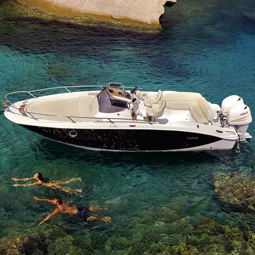 Outboard walkaround - KL27 - Sessa Marine - twin-engine / center console / open