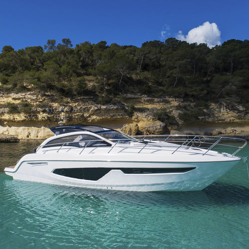 Inboard express cruiser - C38 - Sessa Marine - twin-engine / planing hull / hard-top