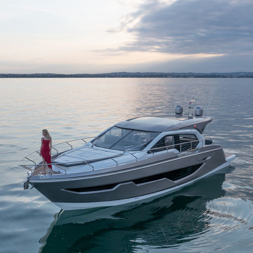 Inboard express cruiser - C47 - Sessa Marine - twin-engine / hard-top / IPS
