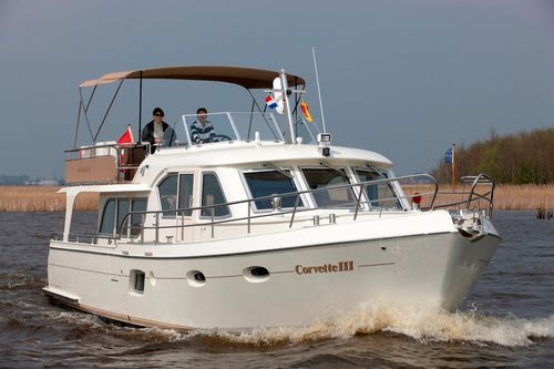 Inboard express cruiser - EV 1400 II - Aquanaut - flybridge / canal / 4-berth
