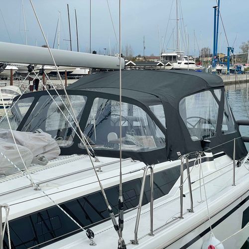 Sailboat sprayhood - Bavaria C42 - KAPELL ANNAT - cockpit / stainless steel frame / black