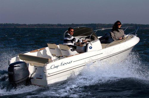 Outboard center console boat - Cap-Ferret 552 - B2 marine - 6-person max. / with T-top / sundeck