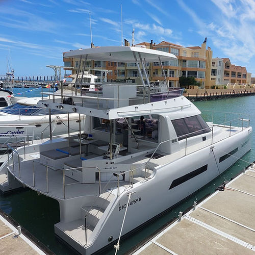 Catamaran express cruiser - R4 - Ocean Renegade - inboard / electric / hybrid