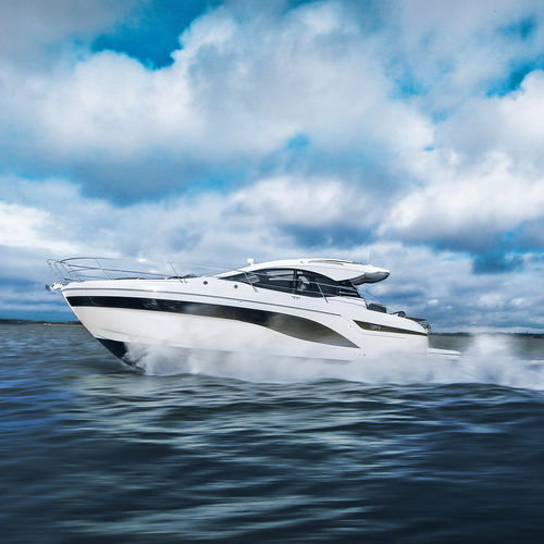 Inboard express cruiser - SR41 - BAVARIA YACHT - twin-engine / hard-top / 2-cabin