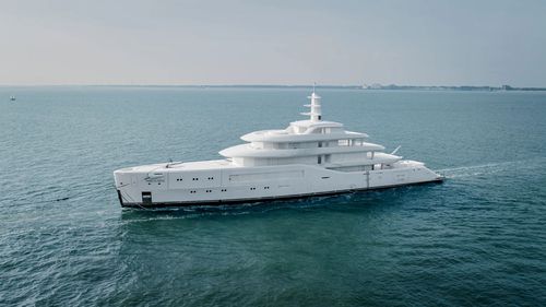 Cruising mega-yacht - 8002 - Amels - raised pilothouse / semi-custom
