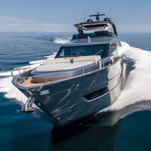 Cruising motor yacht - Settantotto 78 - Cranchi - classic / flybridge / IPS