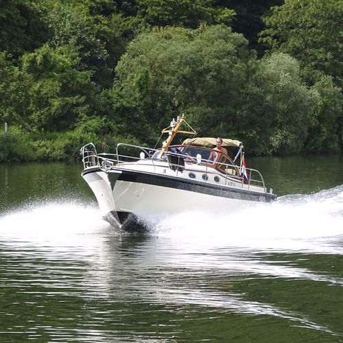 Inboard express cruiser - Intercruiser 34 - Interboat - diesel / open / canal
