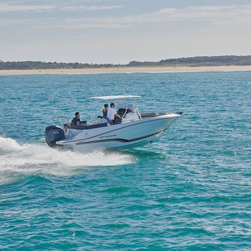 Outboard center console boat - CAP CAMARAT 7.5 CC - Jeanneau - Motorboats - sport-fishing / 9-person max. / 1-cabin