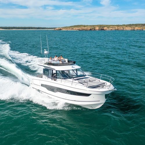 Outboard express cruiser - MERRY 1295 FLY - Jeanneau - Motorboats ...