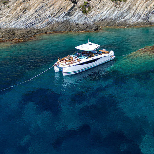 Catamaran day cruiser - TH33 - Jeanneau - Motorboats - outboard / gasoline / twin-engine