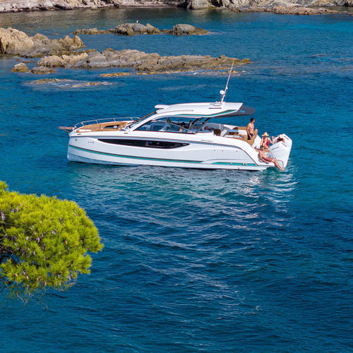Catamaran cabin cruiser - TH38 - Jeanneau - Motorboats - outboard / gasoline / twin-engine